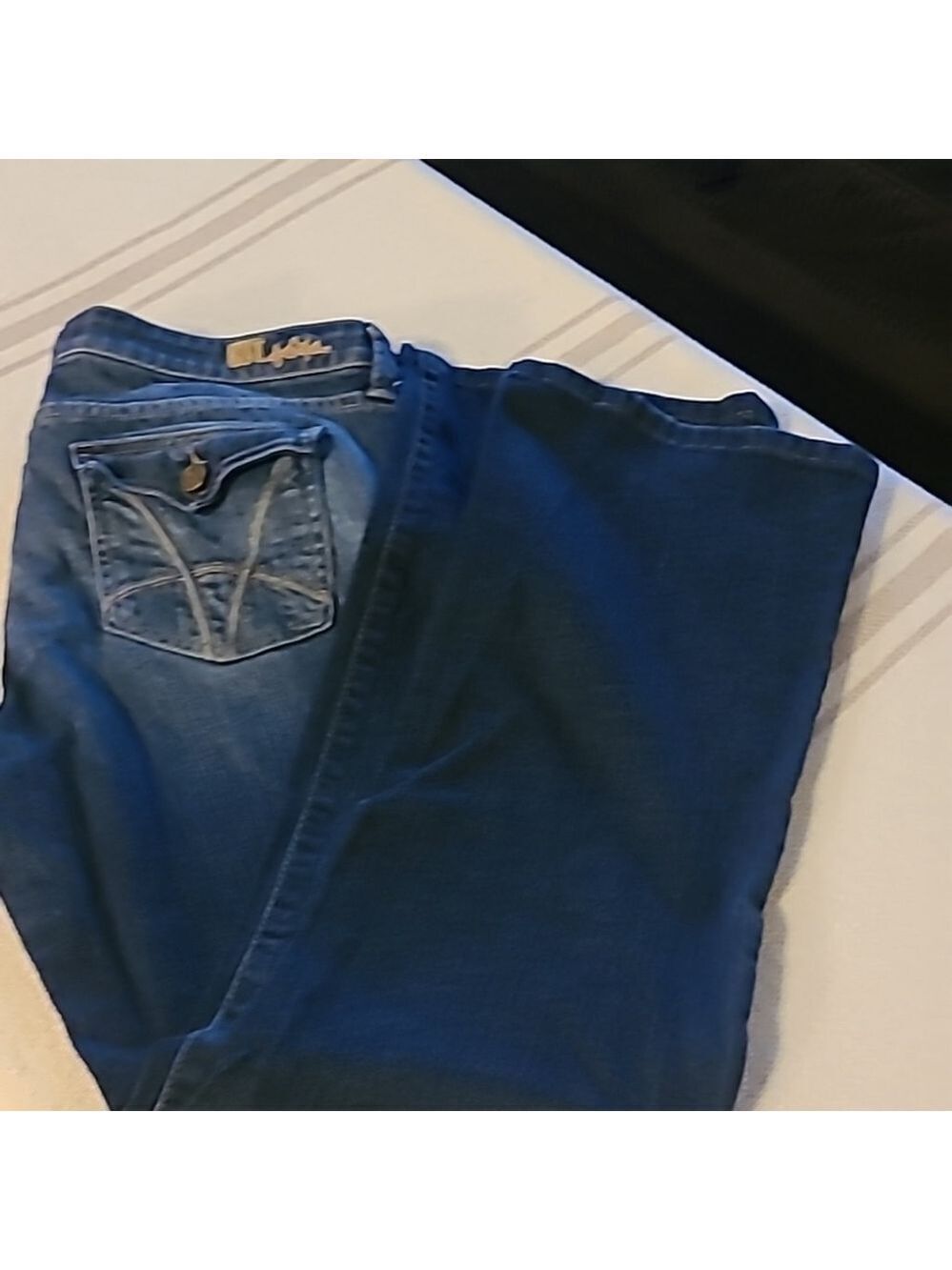 Kut from the kloth "Maggie Flare" sz 10.(#899) very good condition.